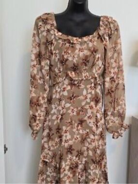 NWT Lumiere Bohemian Floral Maxi Woman’s dress Size S. Smocking Bodice. Tiered